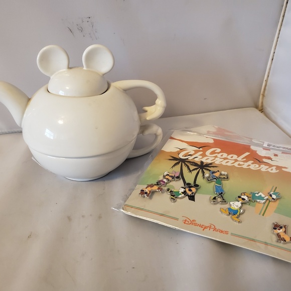 Disney Dining Disney Thailand Ceramic Teapot Tea Cup Bonus Pins